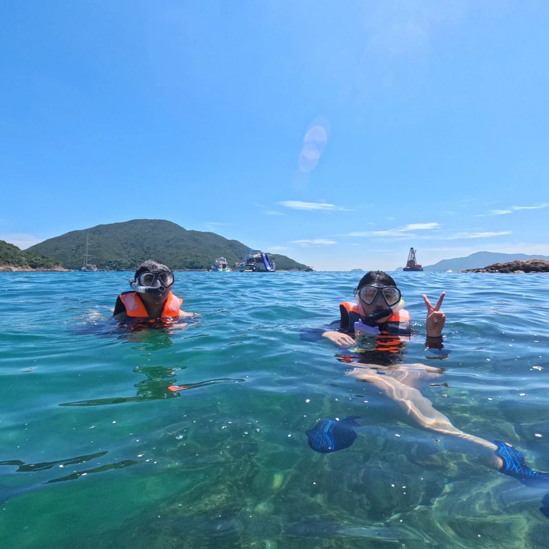 (Victoria Harbour to Sai Kung Special Edition) Hong Kong Hidden Beach Snorkelling Yacht Tour (8hrs)