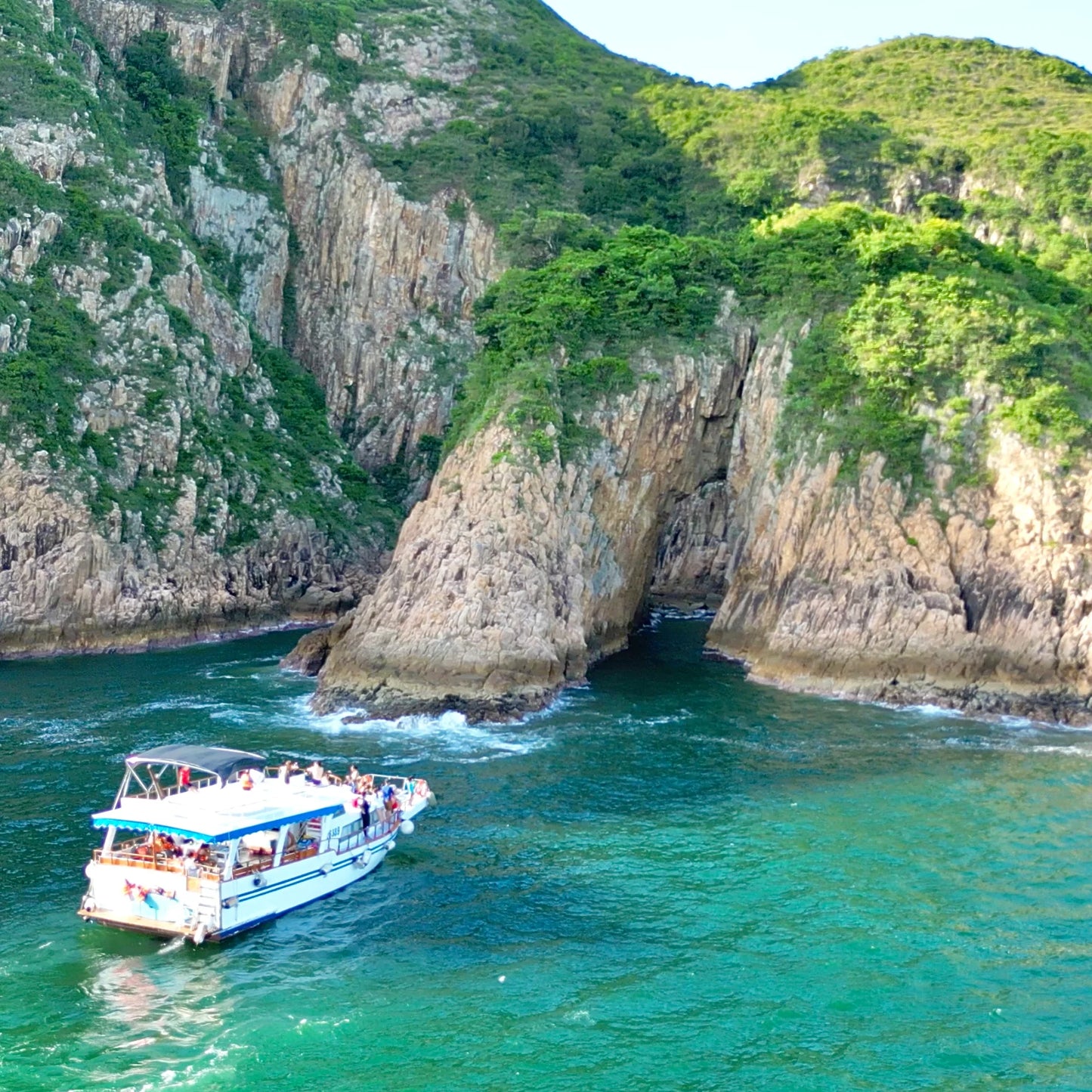 Hong Kong Geopark Double Sea Arches Volcano Sightseeing Yacht Tour (2.5hrs)