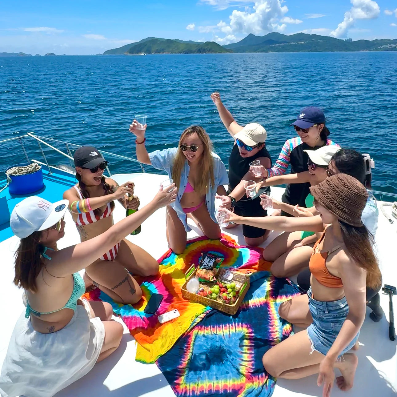 Hong Kong Hidden Beach Snorkelling and Island Hopping Yacht Tour (6hrs)