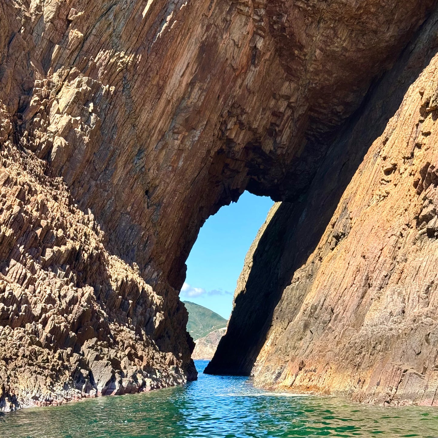 Hong Kong Geopark Four Sea Arches Volcano Sightseeing Yacht Tour (4hrs)