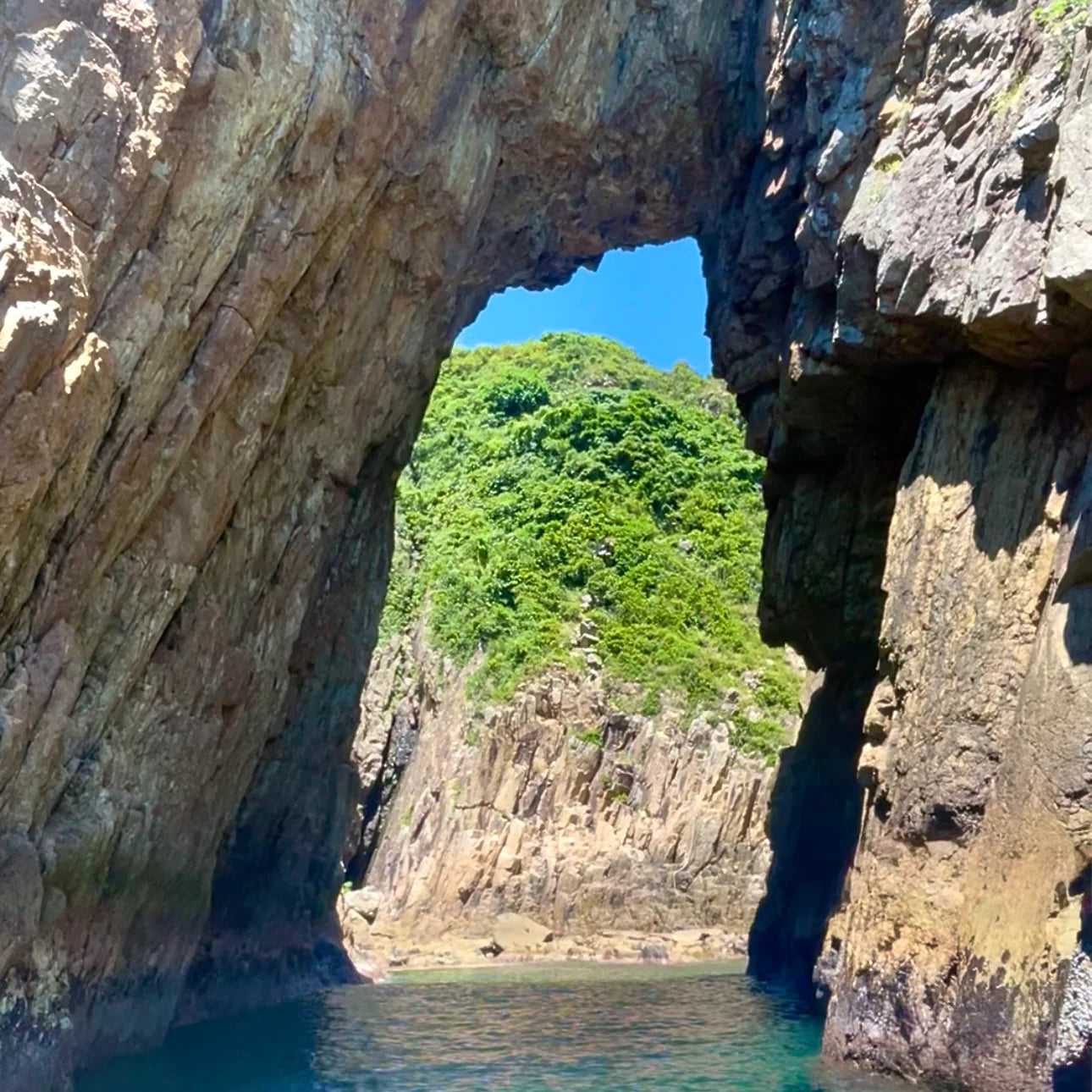 Hong Kong Geopark Four Sea Arches Volcano Sightseeing Yacht Tour (4hrs)