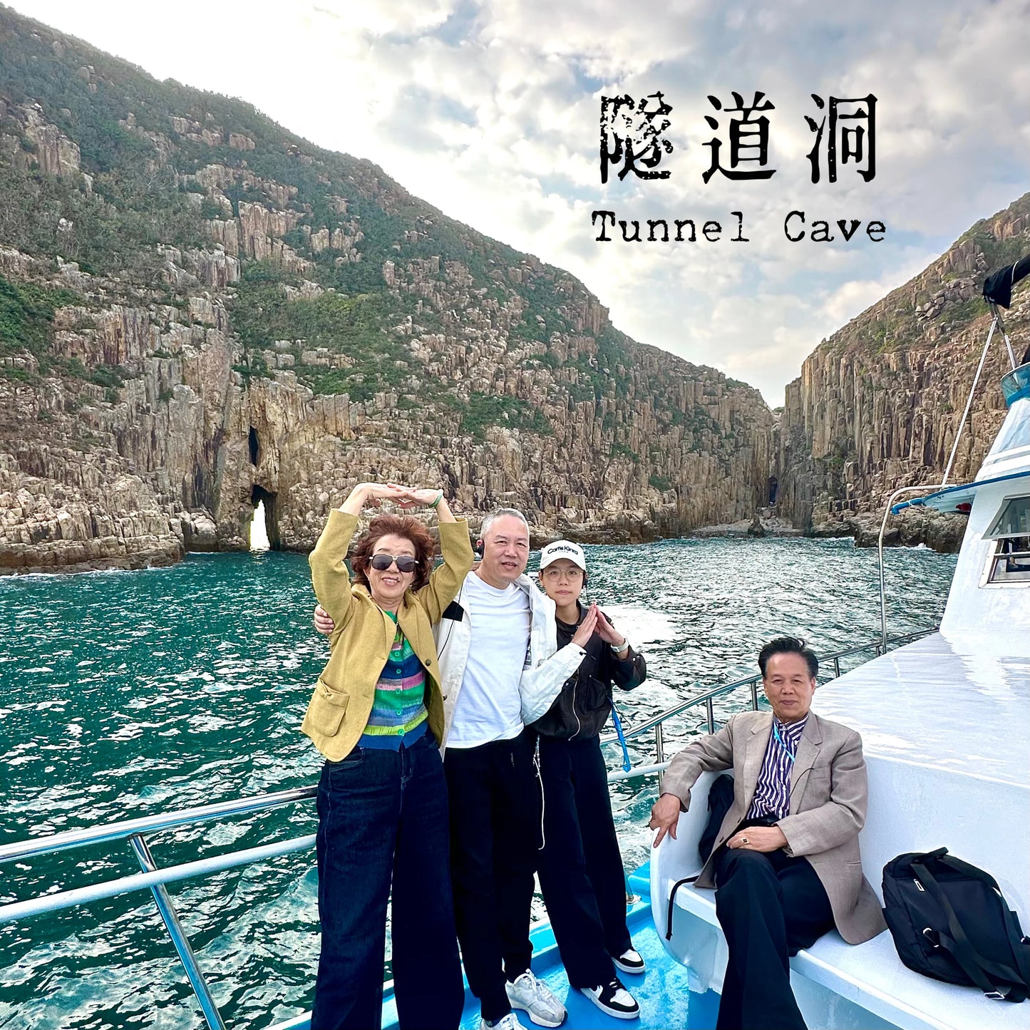 Hong Kong Geopark Double Sea Arches Volcano Sightseeing Yacht Tour (2.5hrs)