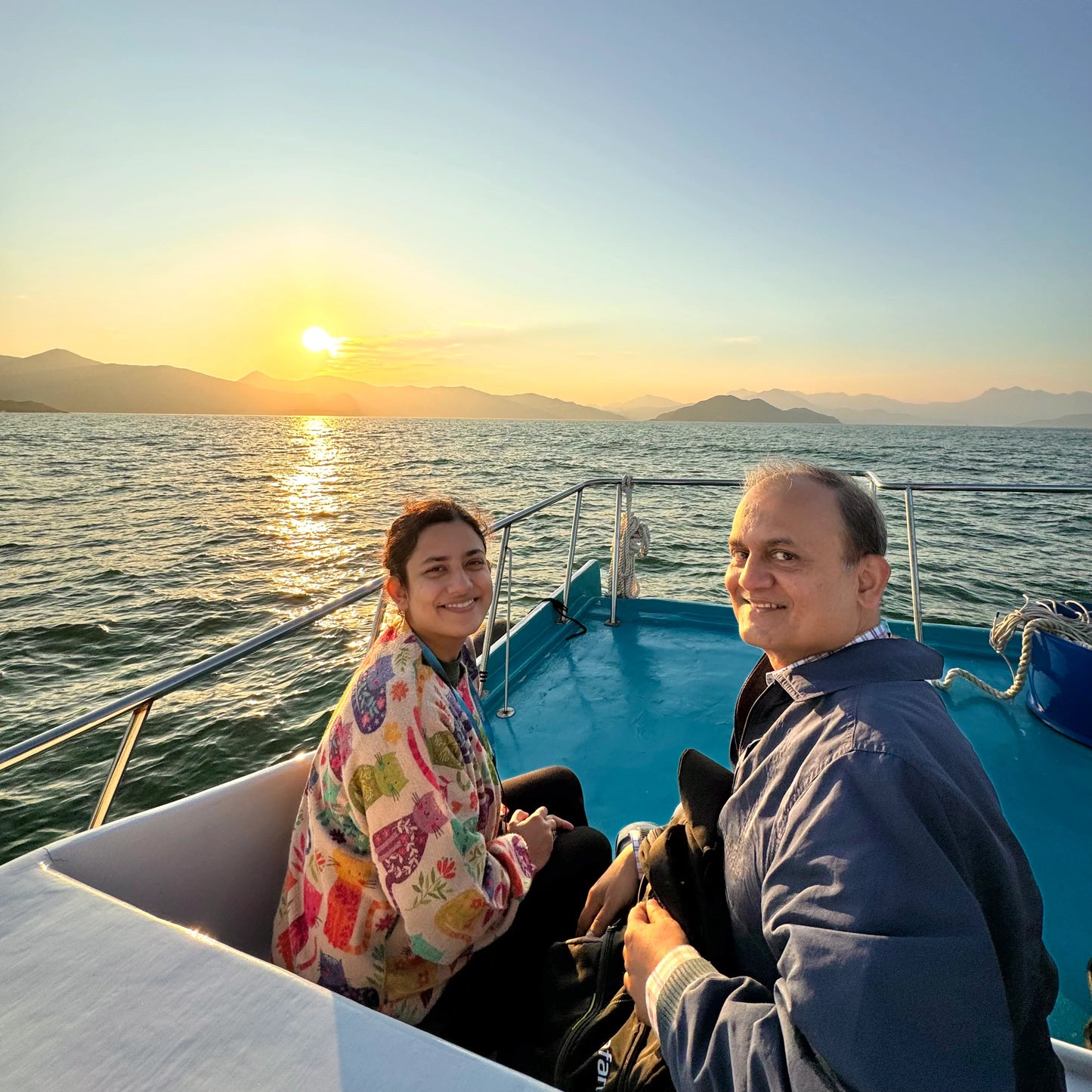 Hong Kong Geopark Double Sea Arches Volcano Sightseeing Yacht Tour (2.5hrs)
